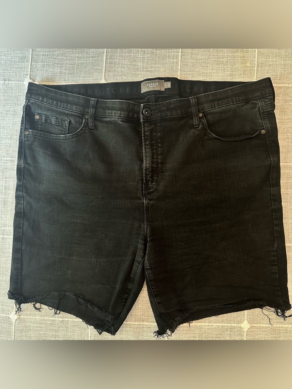 Torrid Denim Shorts Women 22 Streth Frayed Raw Hem Distressed Casual Edgy